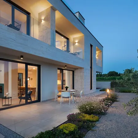 Vila Brand New S58 With Heated Pool Poreč