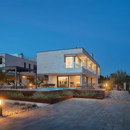 Villa Brand New S58 With Heated Pool *