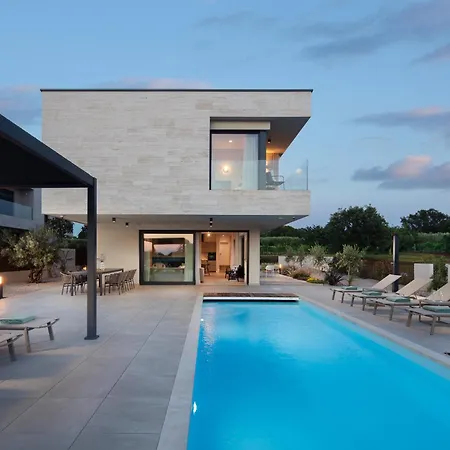 Brand New S58 With Heated Pool Villa *